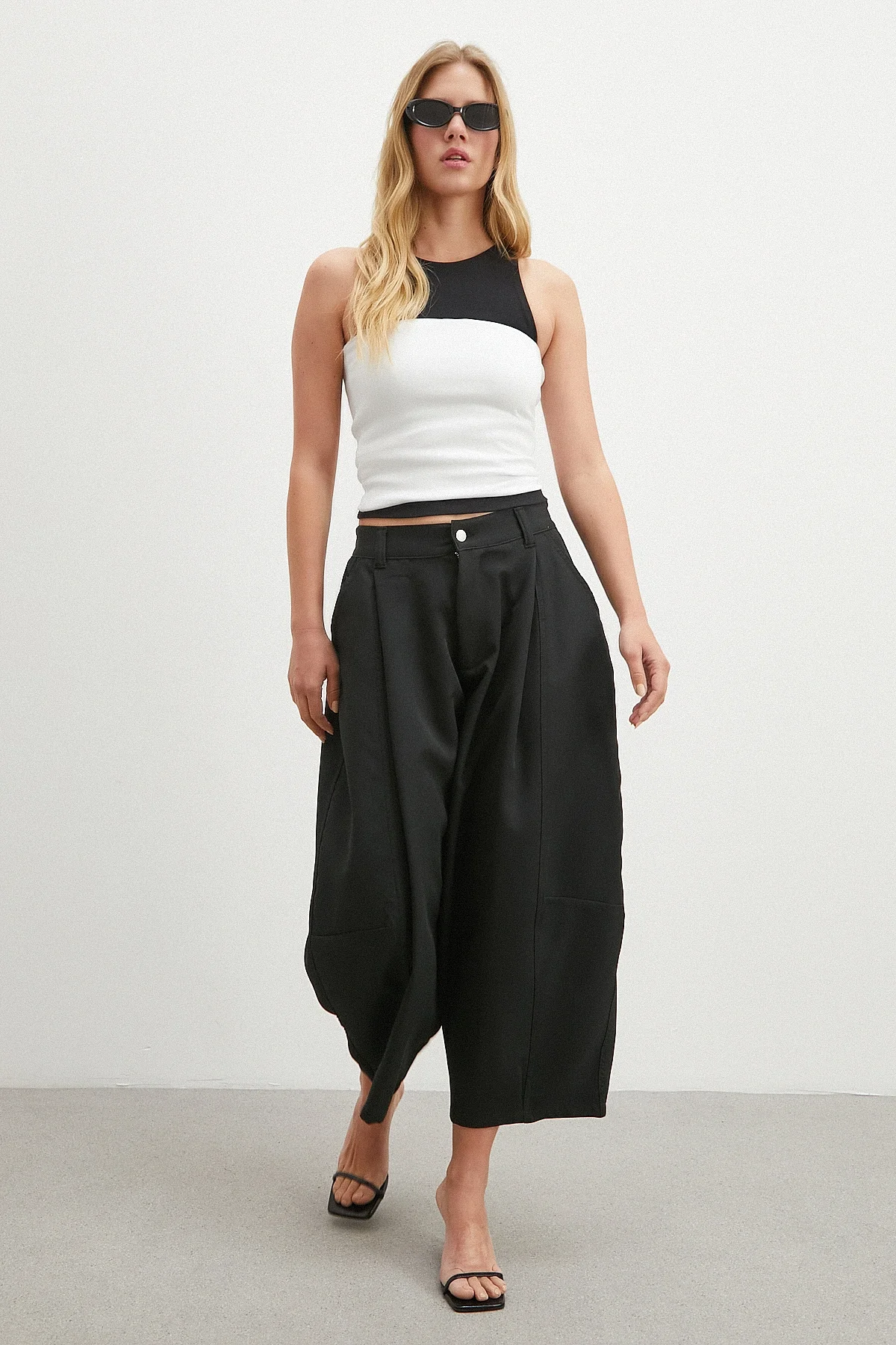 Paça Pileli Bol Kesim Pantolon - Siyah