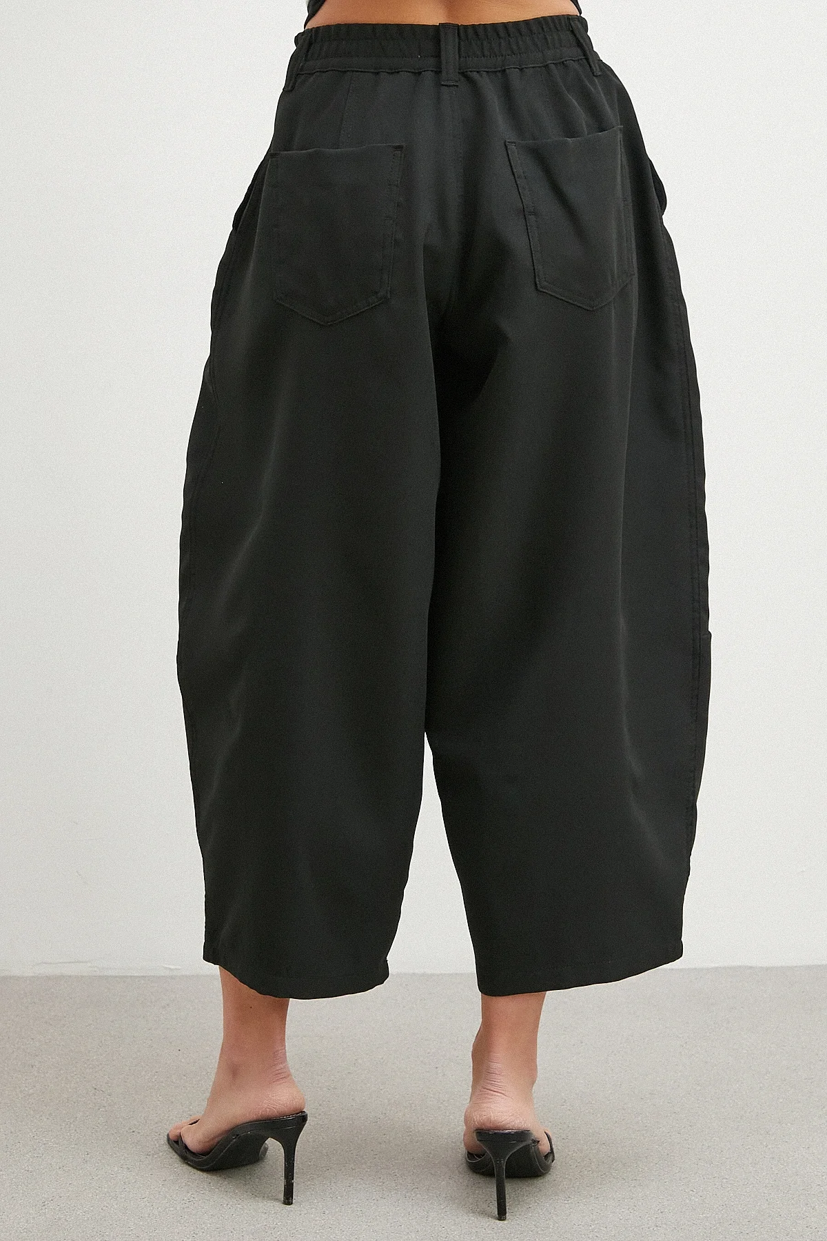 Paça Pileli Bol Kesim Pantolon - Siyah