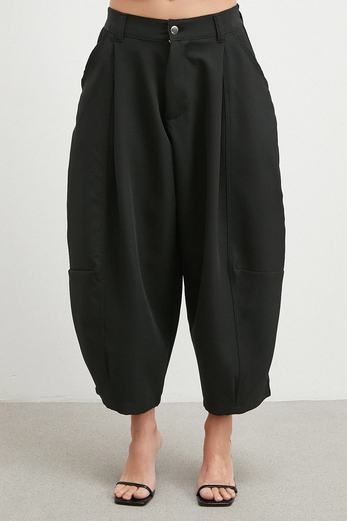 Paça Pileli Bol Kesim Pantolon - Siyah