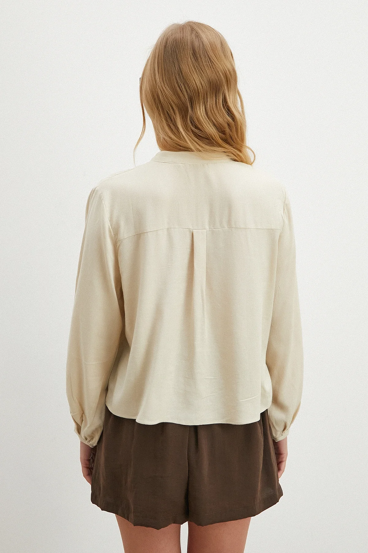 Beli Kuşaklı Viskon Bluz - Bej