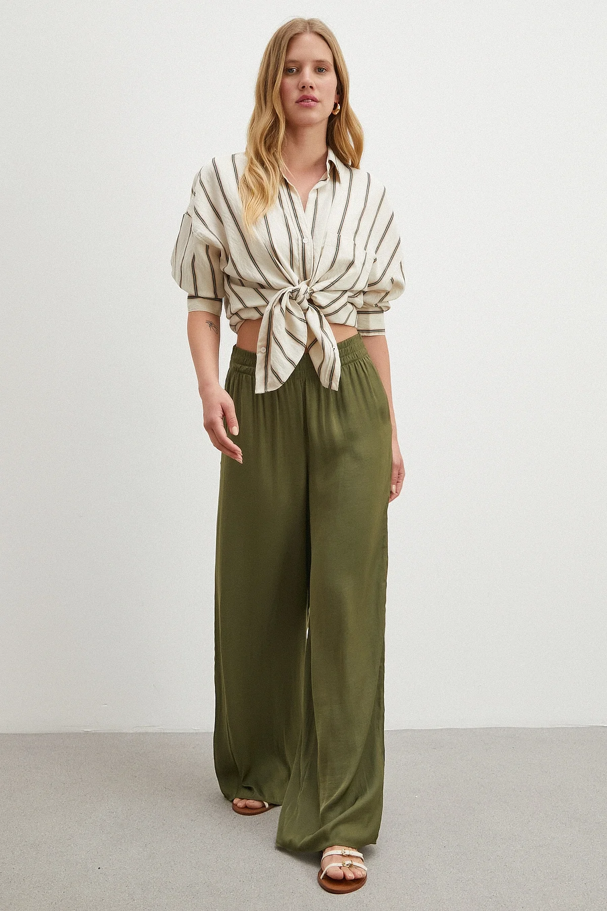 Beli Lastikli Dökümlü Geniş Paça Pantolon - Haki