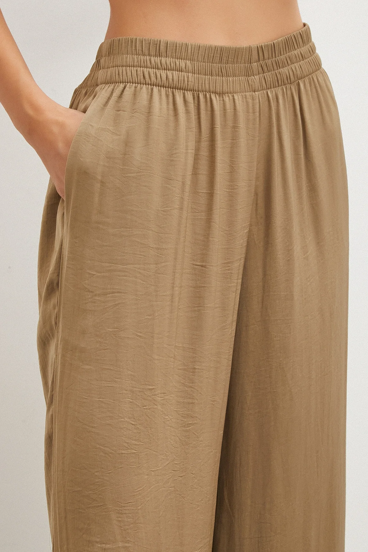 Beli Lastikli Dökümlü Geniş Paça Pantolon - Dark Şampanya
