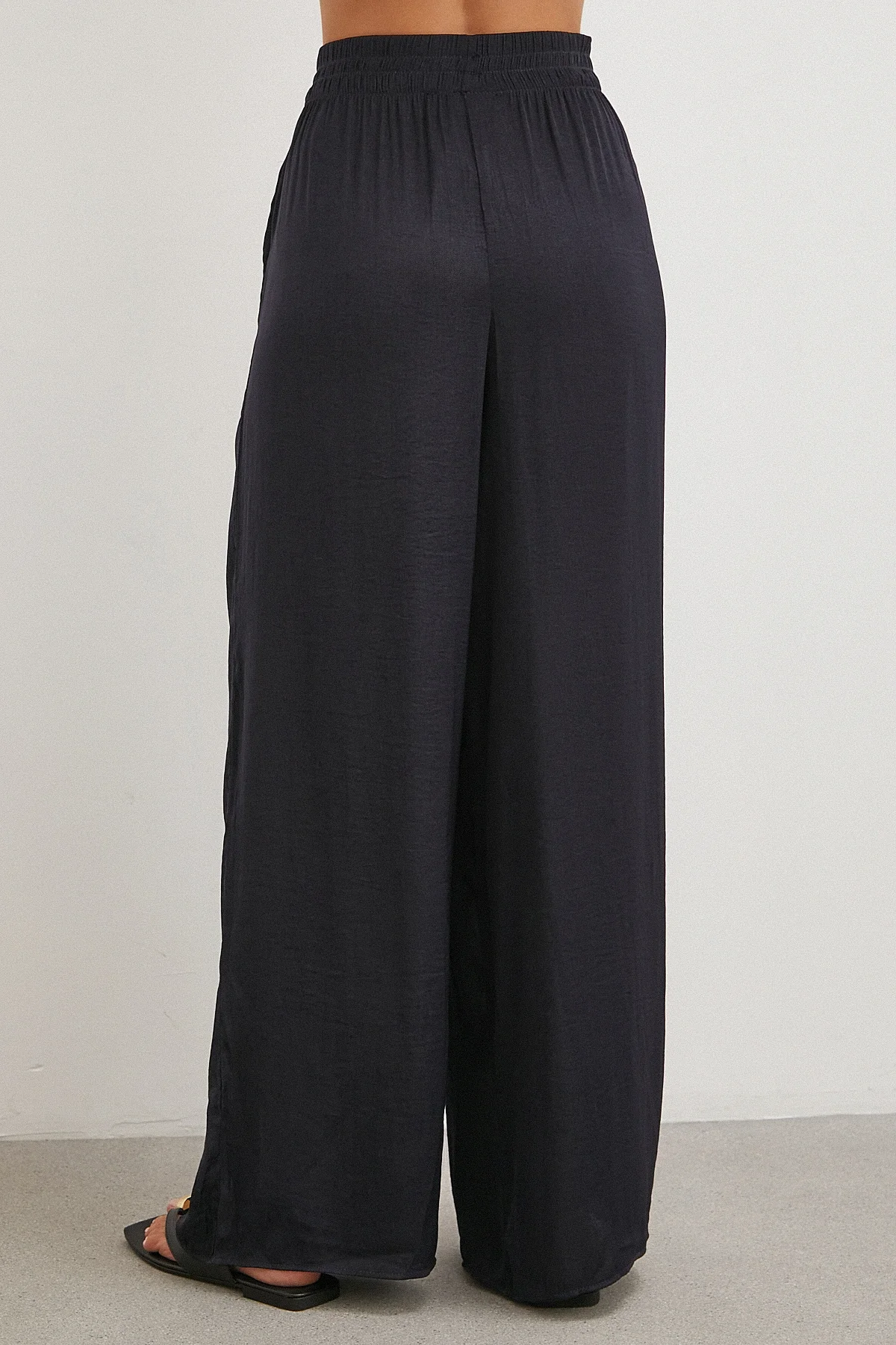Beli Lastikli Dökümlü Geniş Paça Pantolon - Lacivert