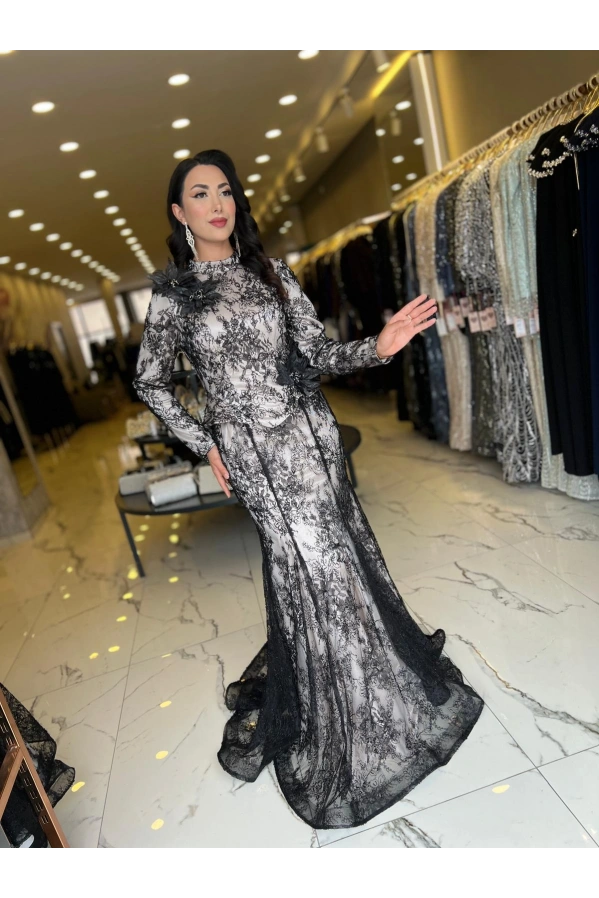 GAMZE ÖZKUL-GÜL DETAYLI ABİYE ELBİSE SİYAH