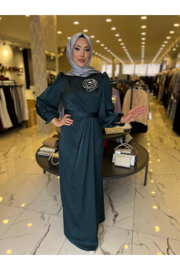 MT1099-OMUZU GÜL DETAYLI ELBİSE YEŞİL