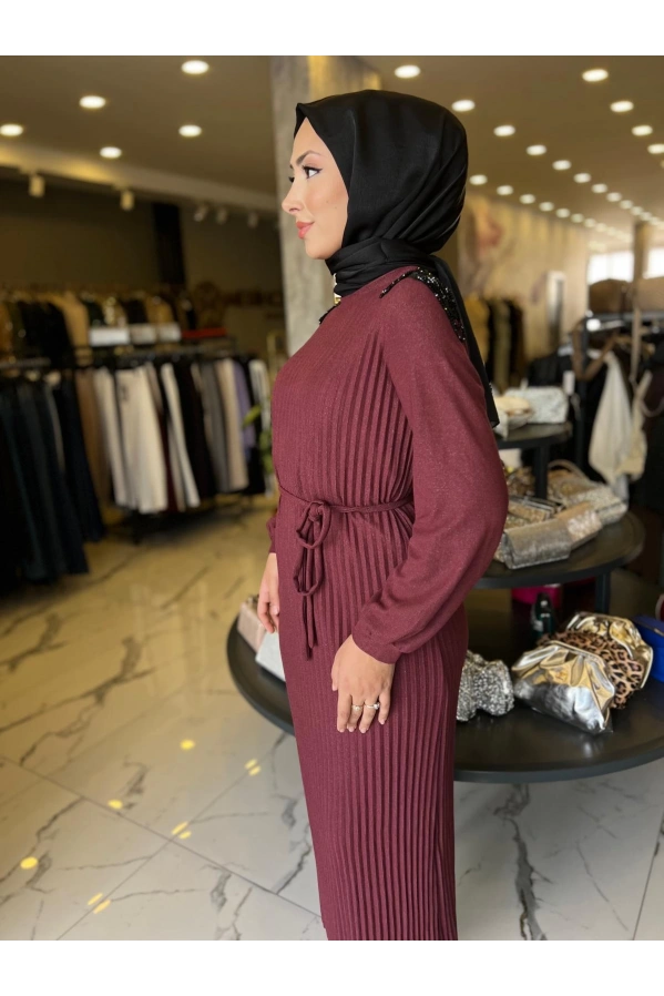 MY312-OMUZ İŞLEMELİ PİLİSELİ ELBİSE BORDO