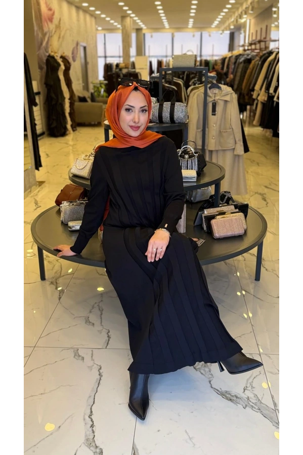 NİLİWİ-KALIN PİLİSELİ ELBİSE SİYAH