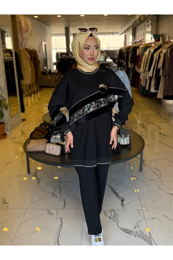 SOLİS-GOLD DETAYLI TAKIM SİYAH