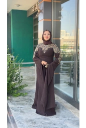 GAMZE ÖZKUL-TAŞ İŞLEMELİ BALIK ELBİSE KAHVE