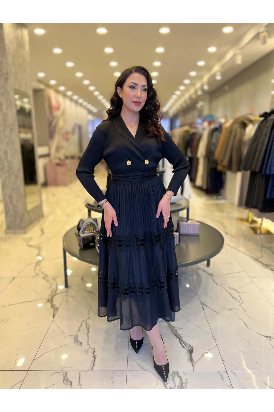 İTHAL-ETEĞİ GÜPÜRLÜ ELBİSE SİYAH