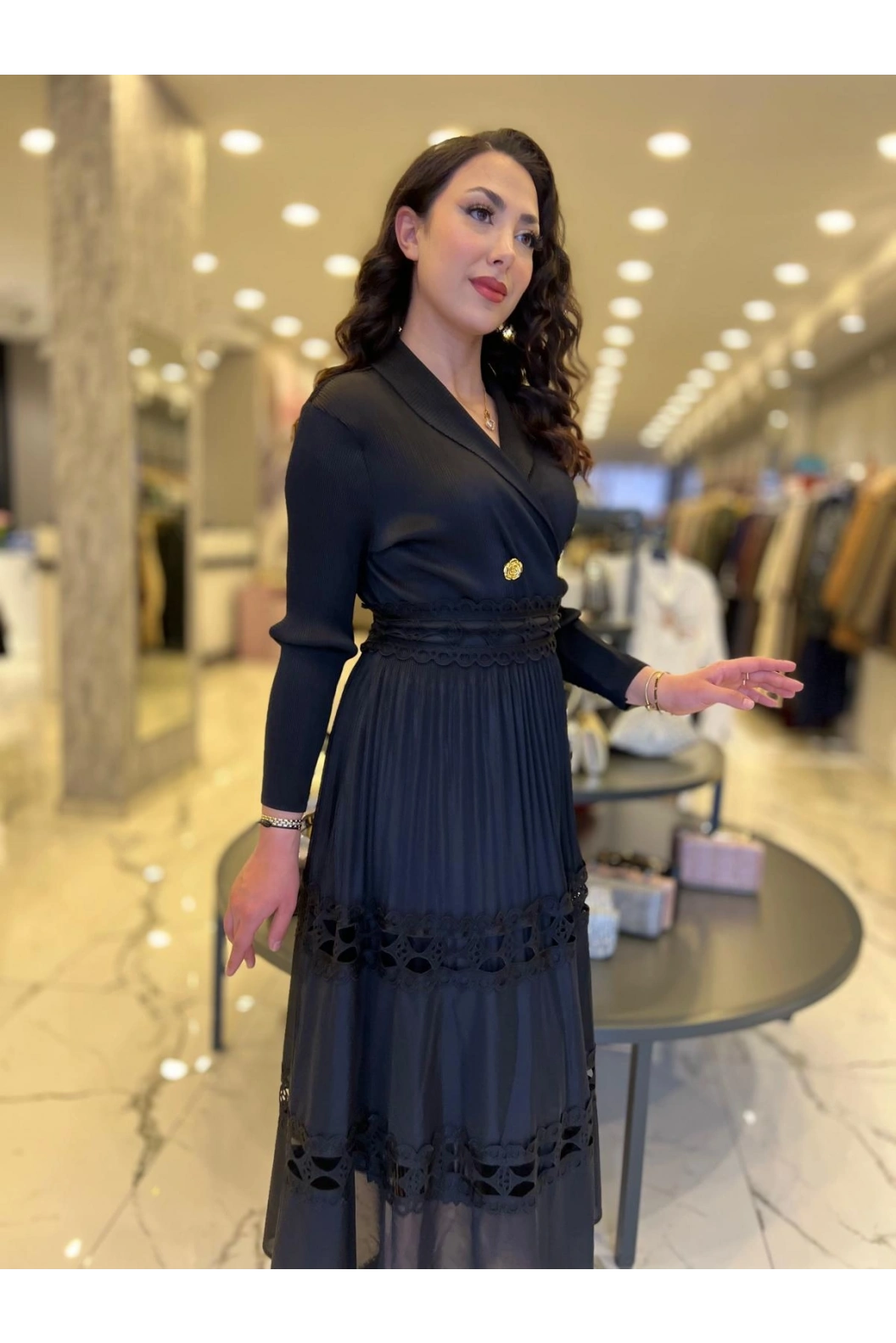 İTHAL-ETEĞİ GÜPÜRLÜ ELBİSE SİYAH