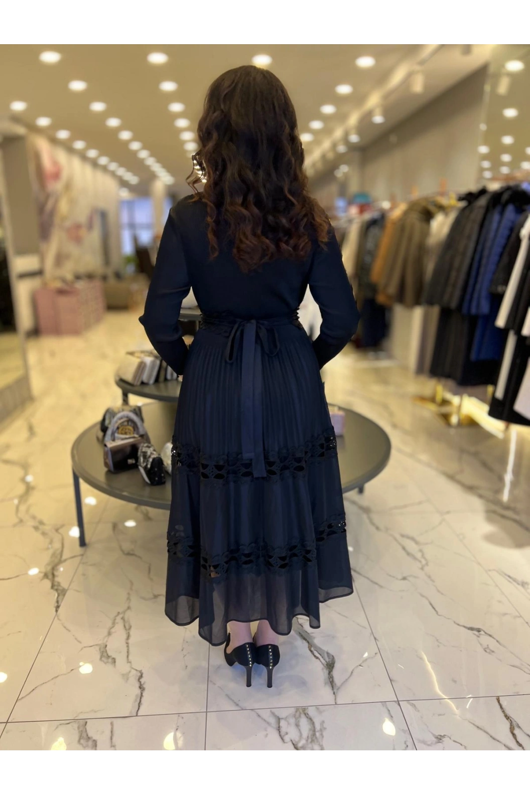 İTHAL-ETEĞİ GÜPÜRLÜ ELBİSE SİYAH