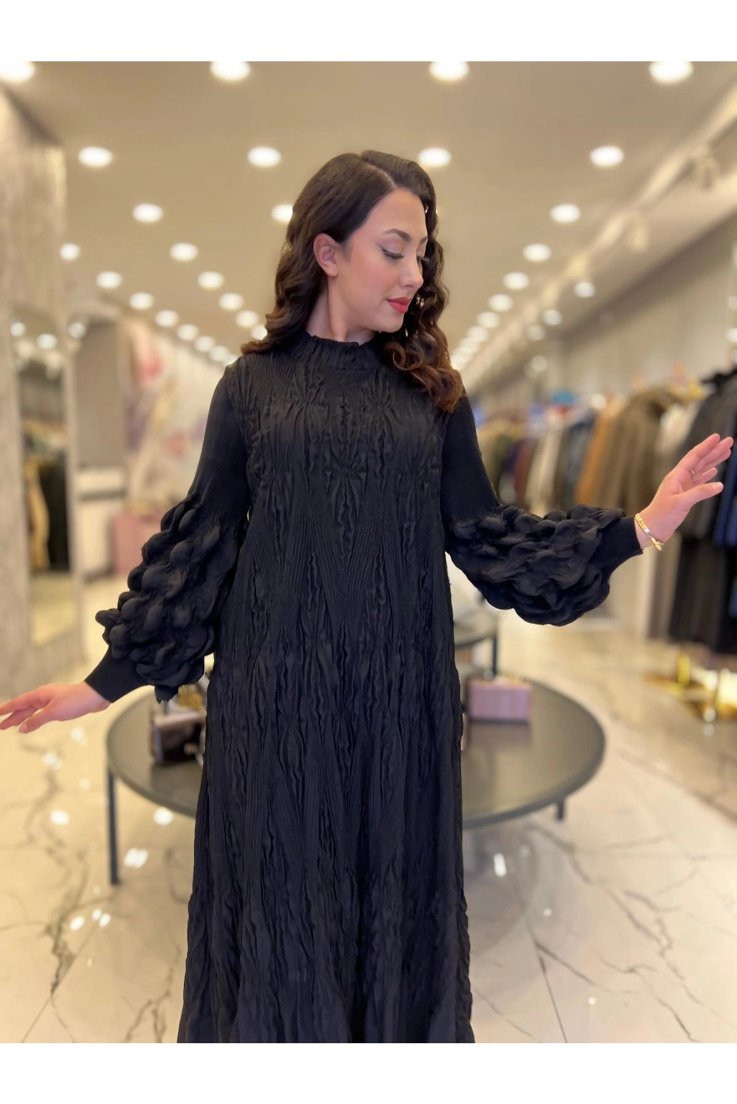 İTHAL-KOLU BÜZGÜLÜ ELBİSE SİYAH