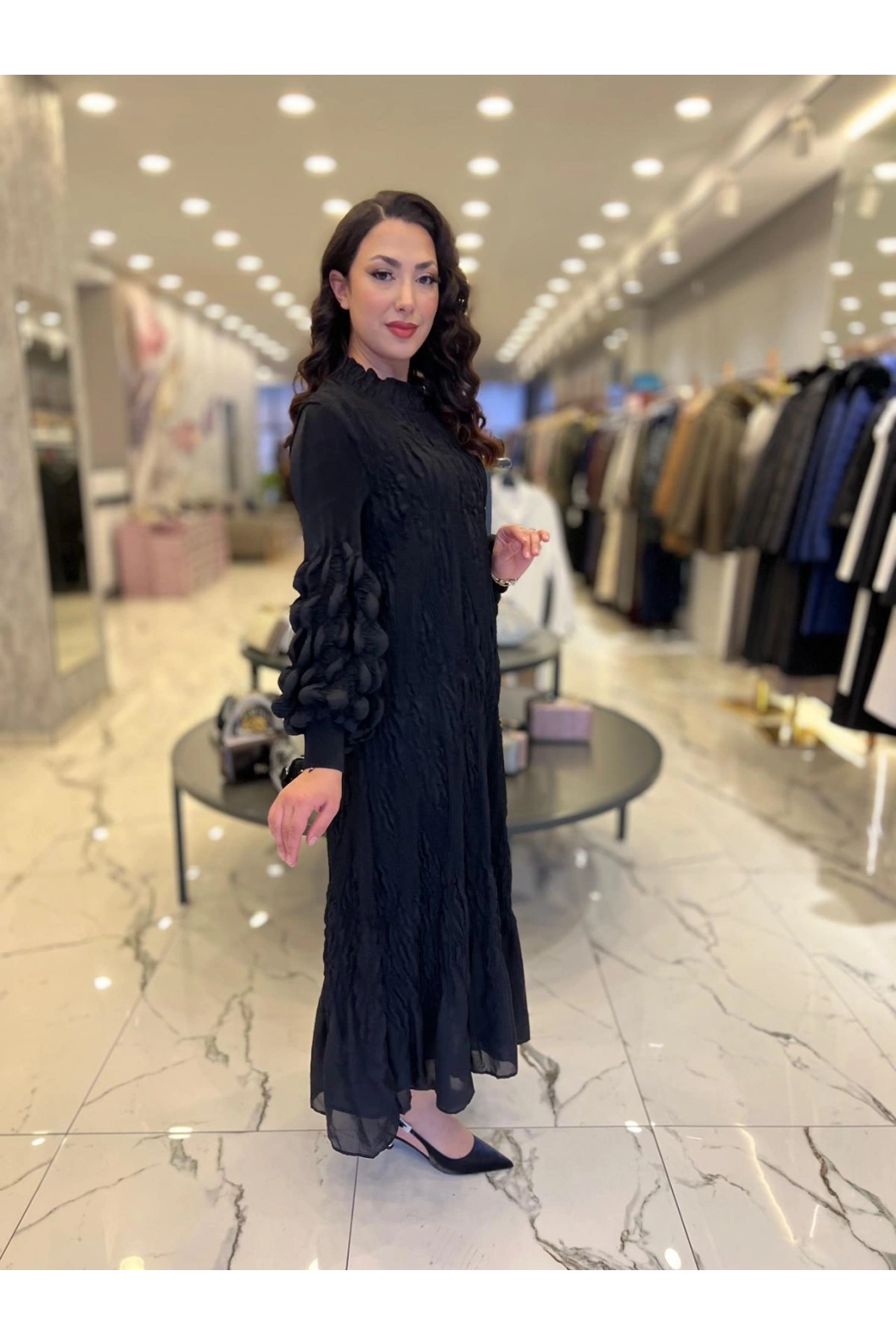 İTHAL-KOLU BÜZGÜLÜ ELBİSE SİYAH