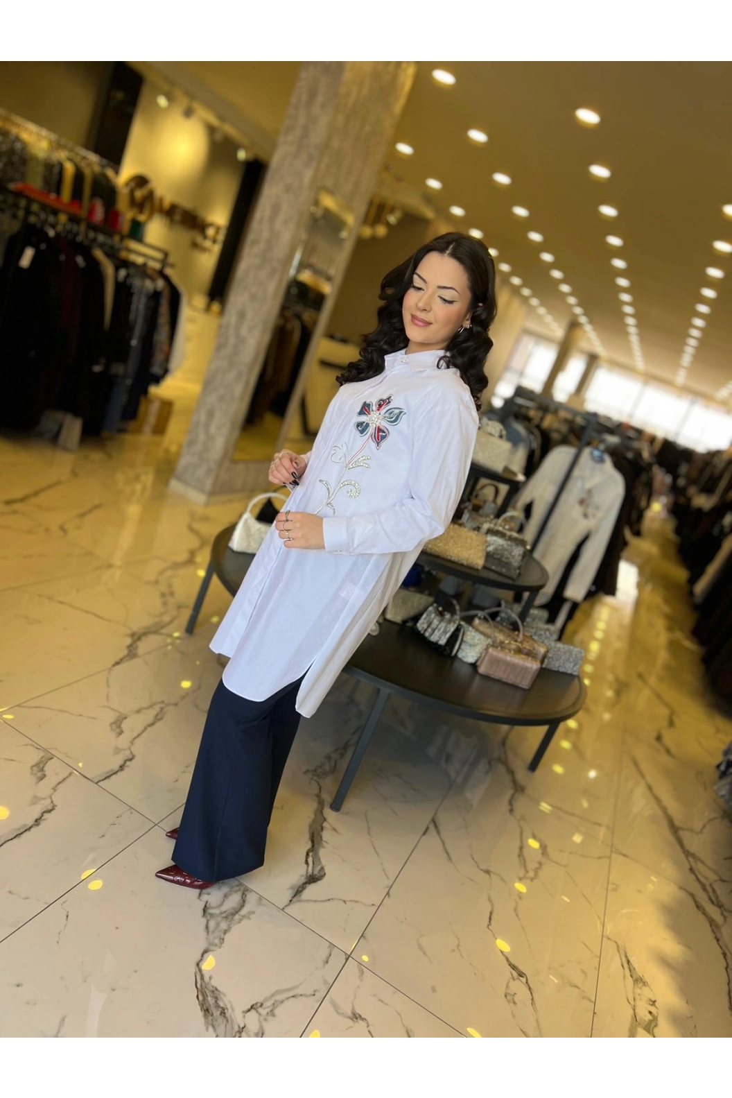 SOLİS-ÇİÇEK ÜZERİ TAŞLI TUNİK BEYAZ