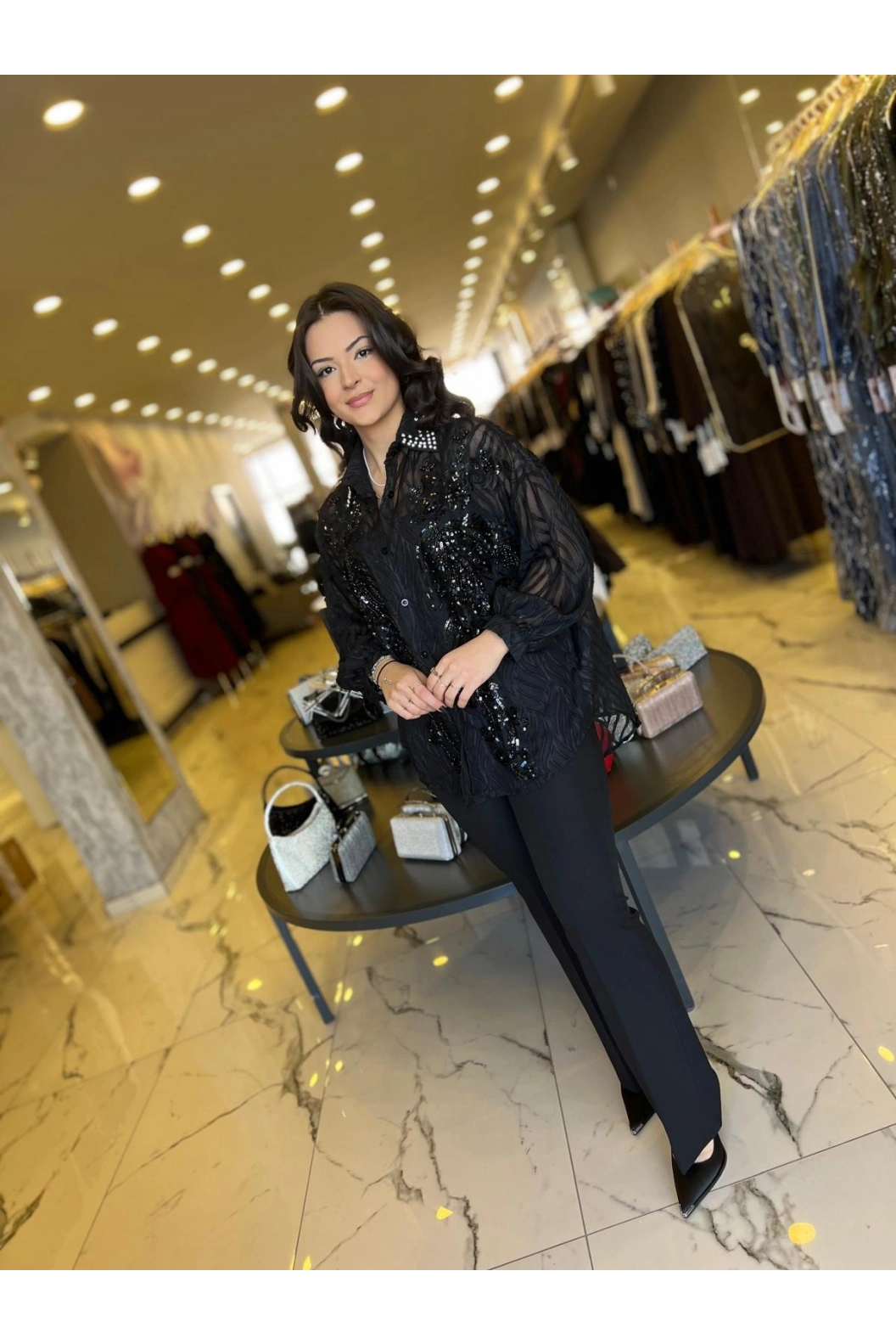 HATIRA-YAKASI BONCUKLU GÖMLEK SİYAH