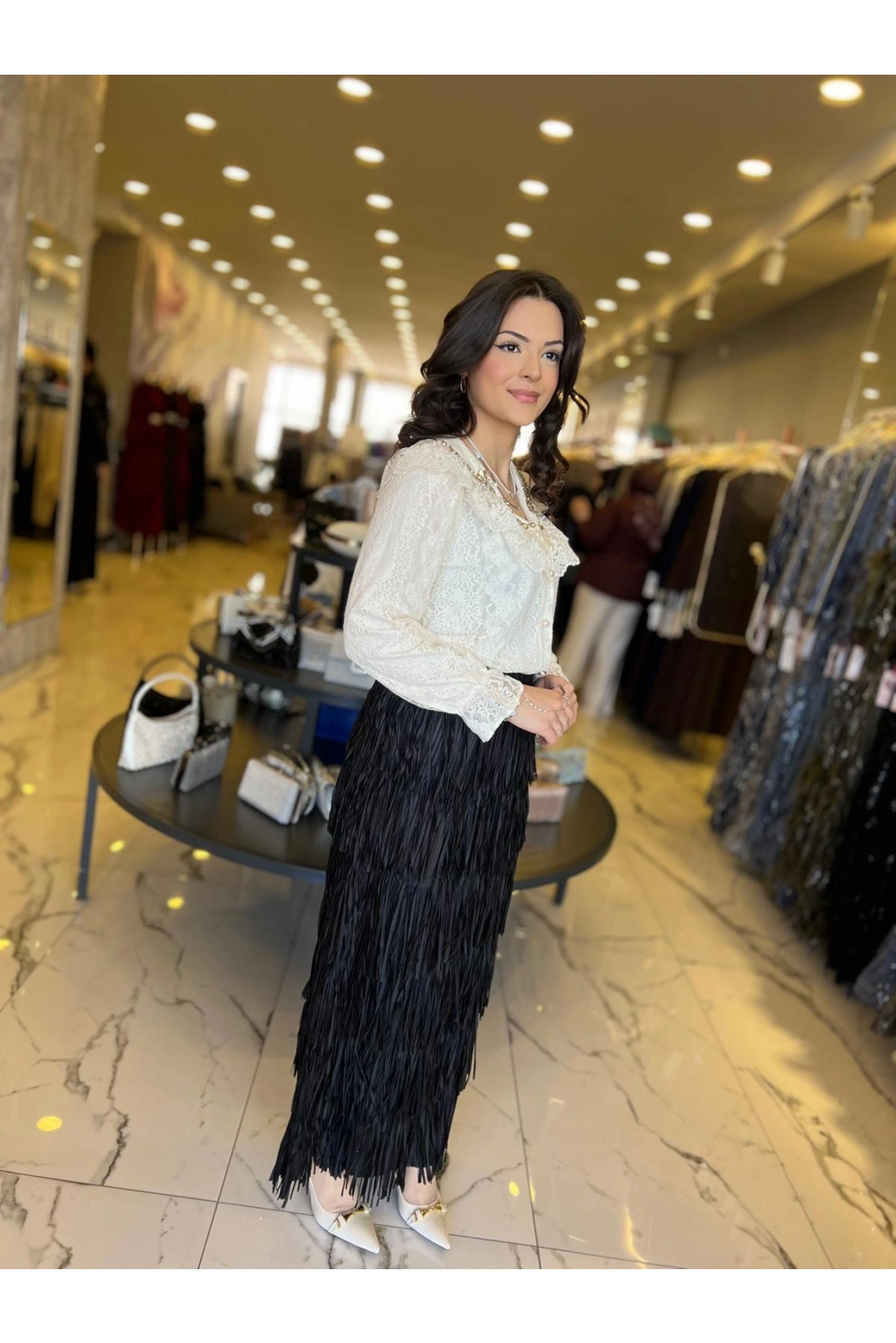 HATIRA-YAKASI TAŞLI GÖMLEK KREM