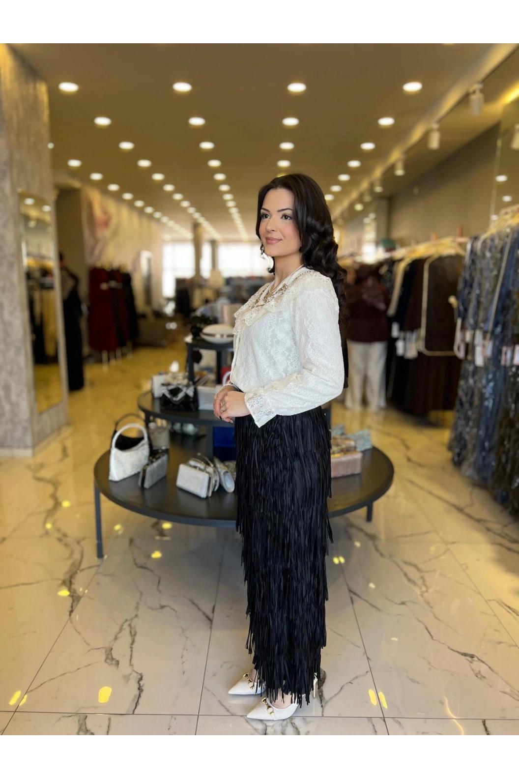 HATIRA-YAKASI TAŞLI GÖMLEK KREM