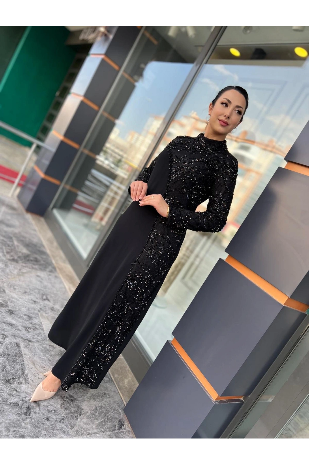 BEYOĞLU-PUL DETAYLI ELBİSE SİYAH