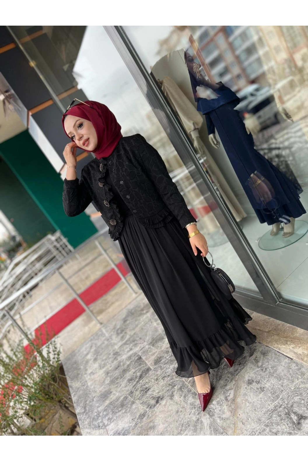 MATEKS-İNCİ DETAY ETEKLİ TAKIM SİYAH