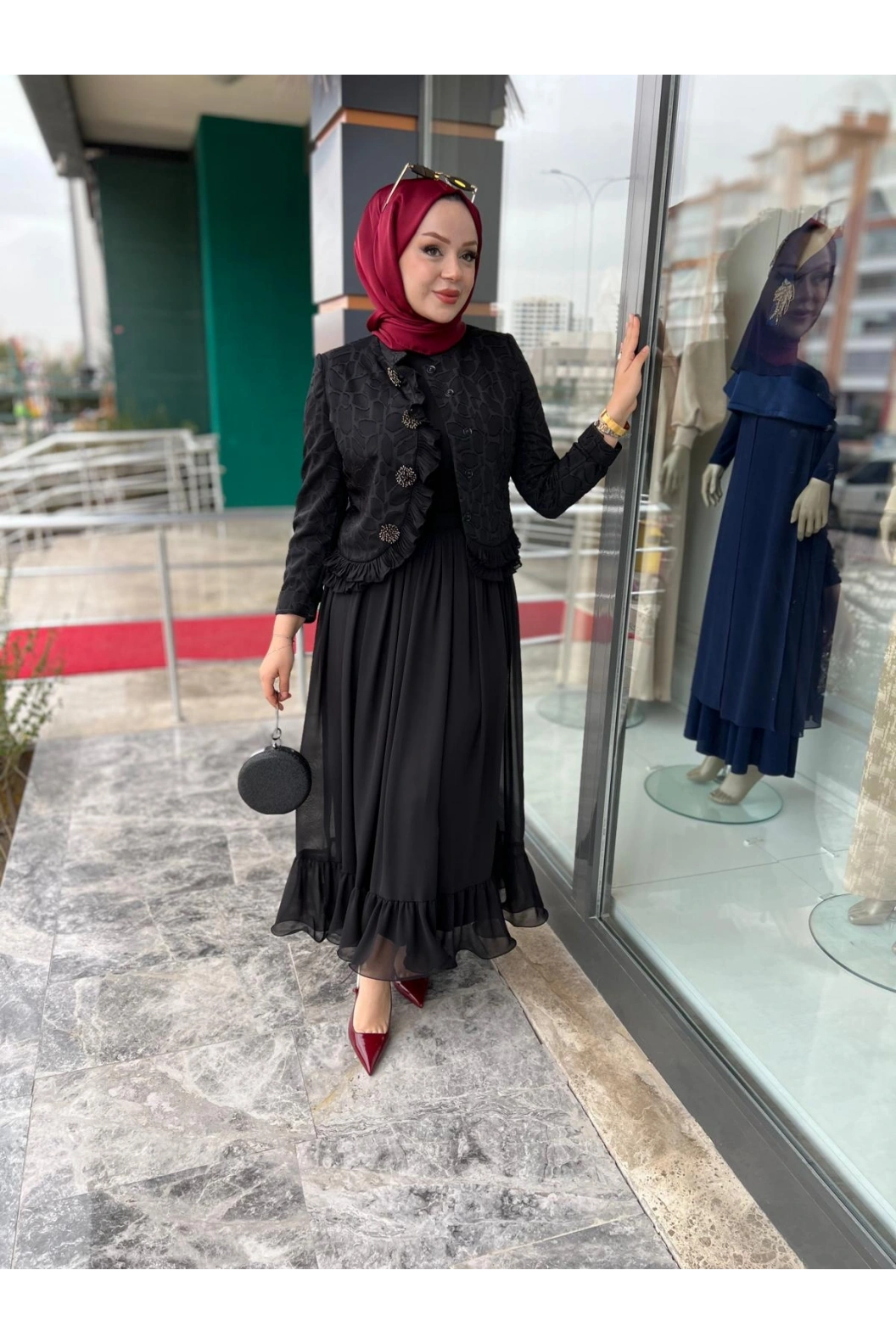 MATEKS-İNCİ DETAY ETEKLİ TAKIM SİYAH