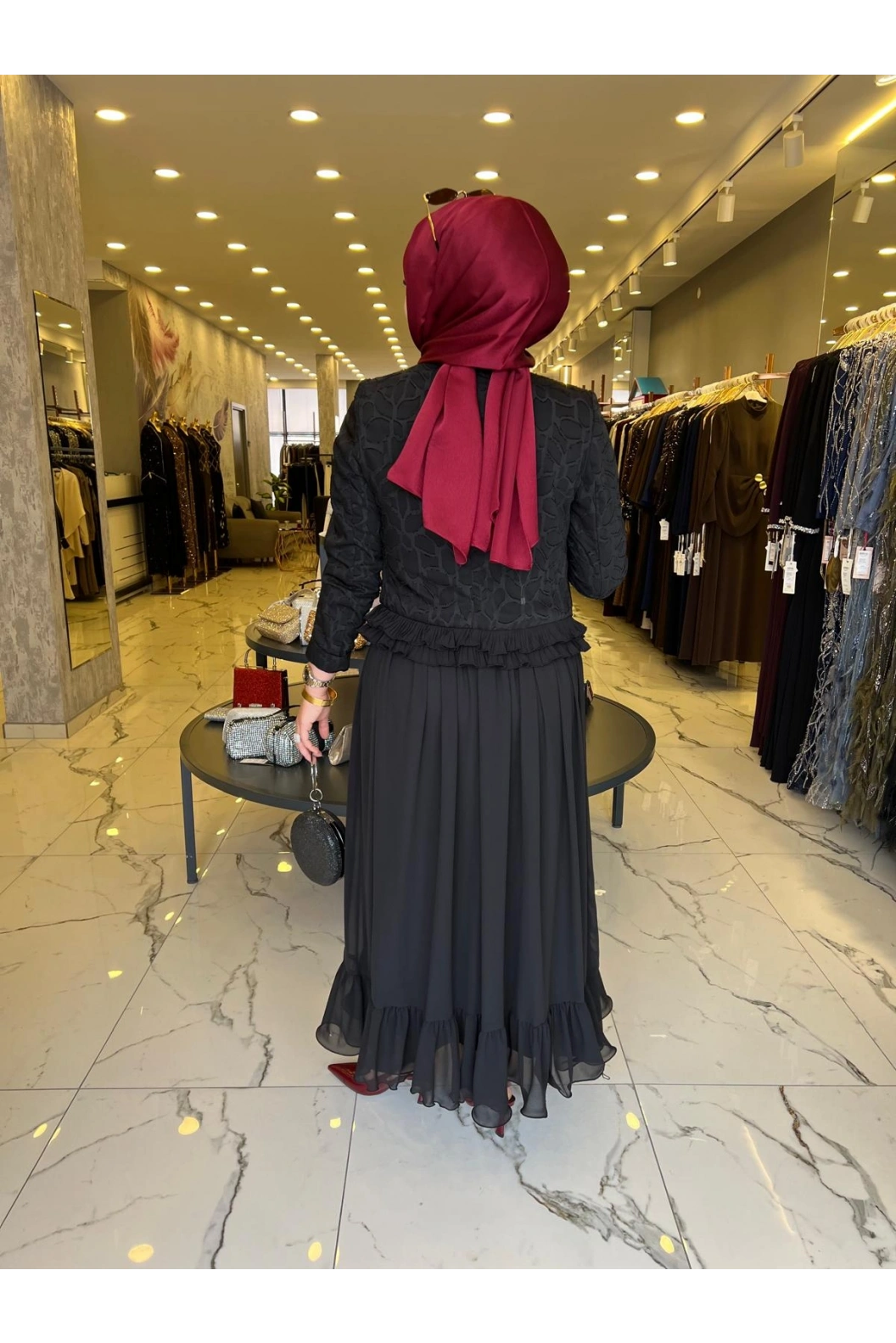 MATEKS-İNCİ DETAY ETEKLİ TAKIM SİYAH