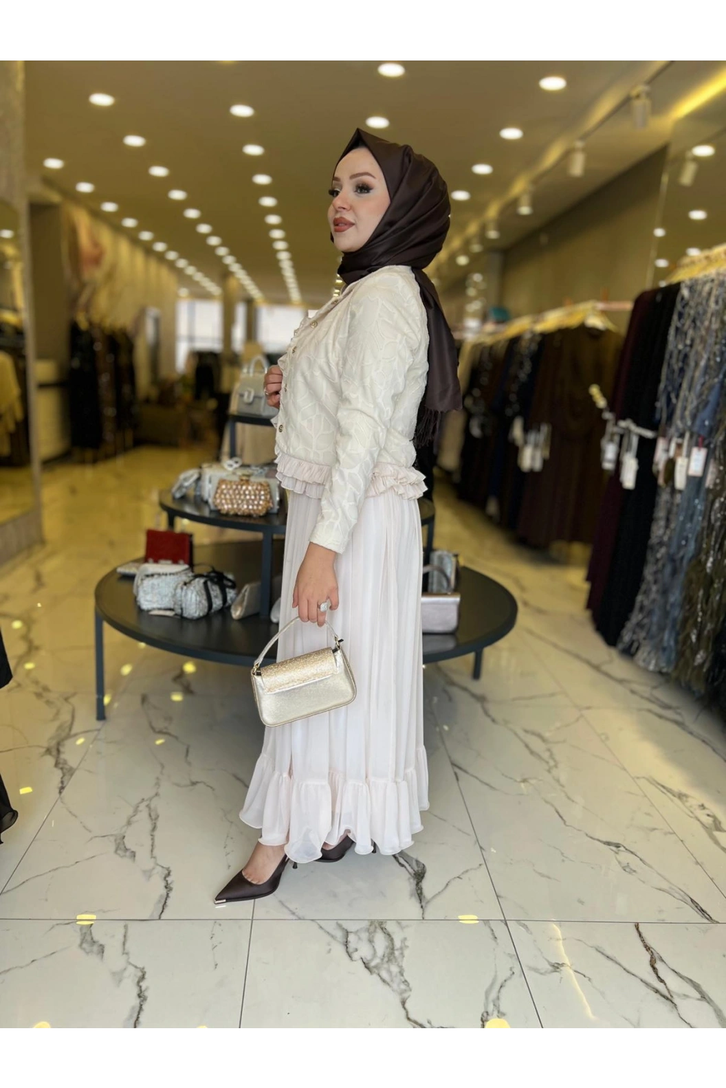 MATEKS-İNCİ DETAY ETEKLİ TAKIM BEJ