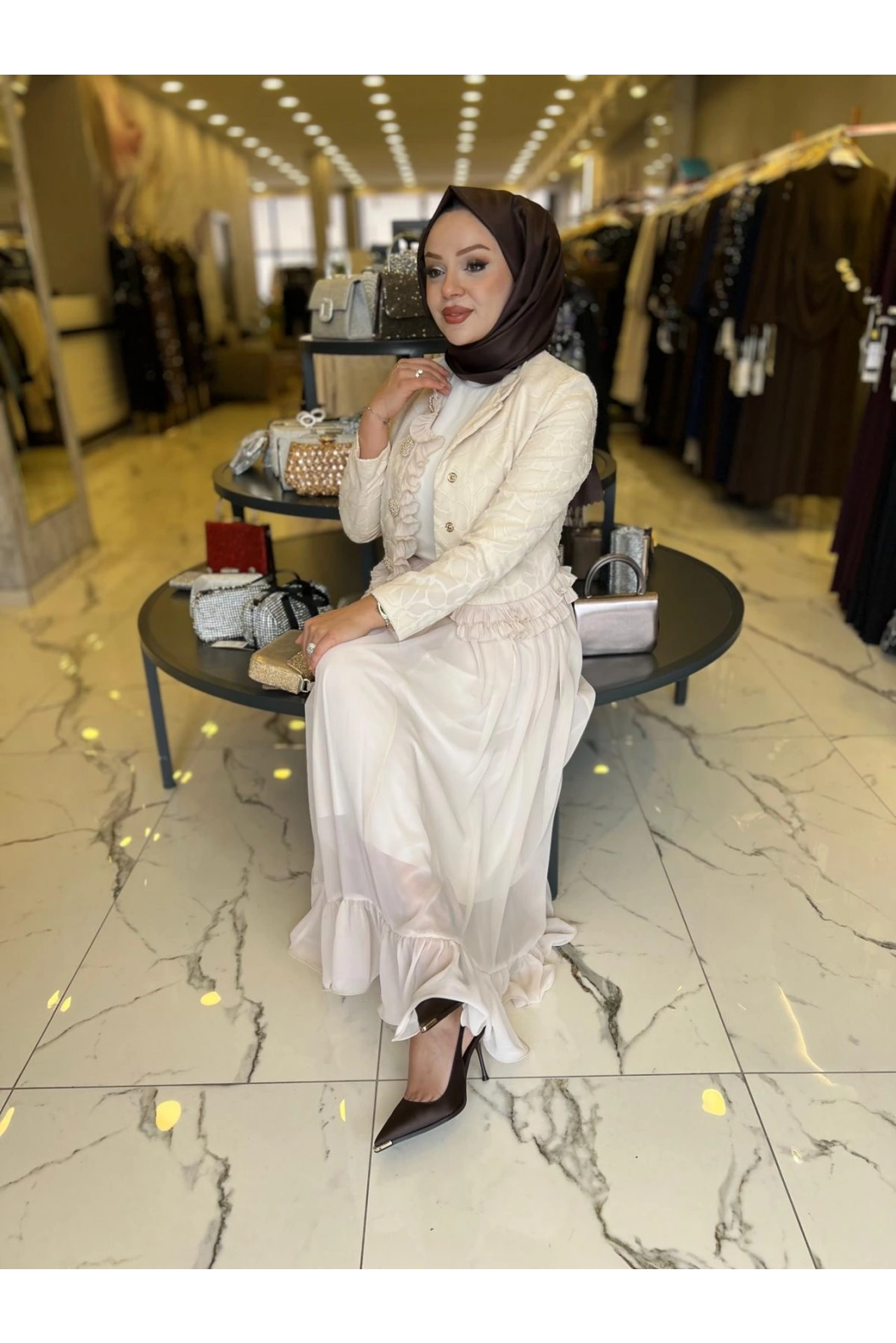 MATEKS-İNCİ DETAY ETEKLİ TAKIM BEJ