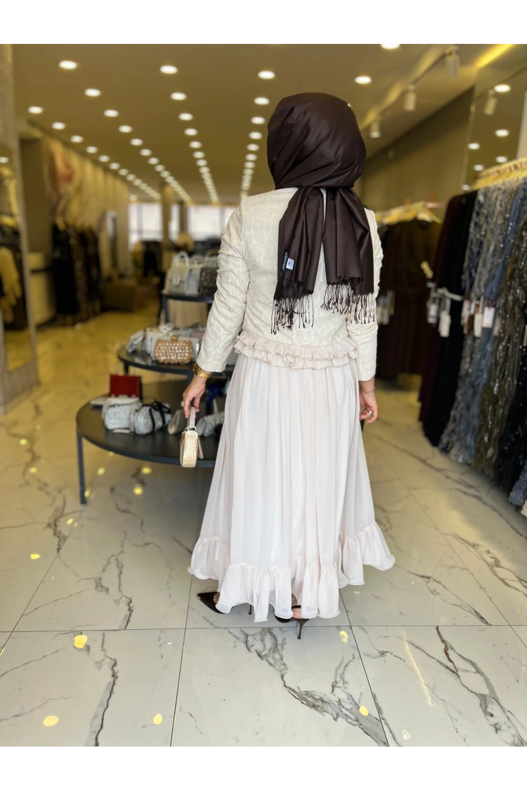 MATEKS-İNCİ DETAY ETEKLİ TAKIM BEJ