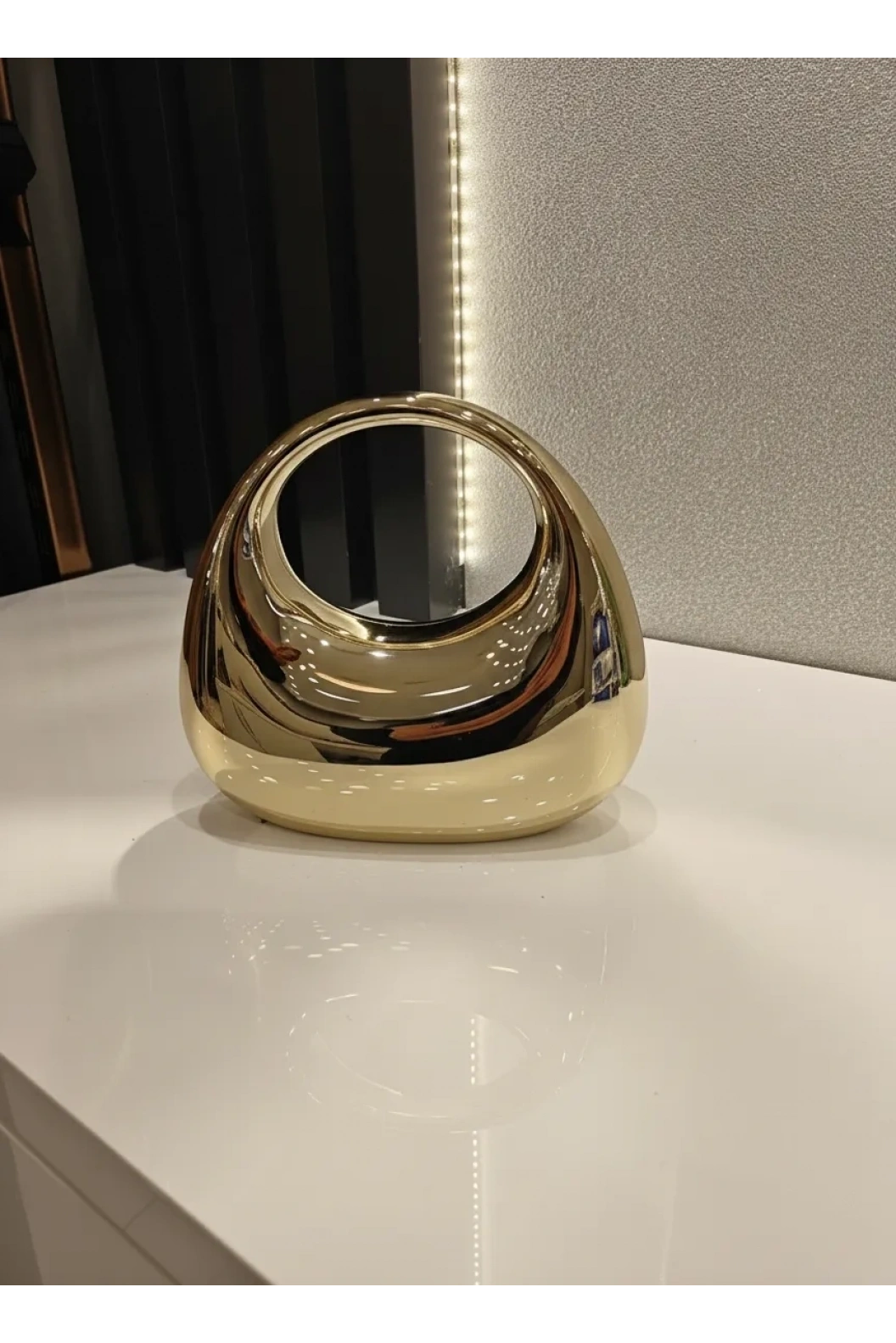 MERİHCE-METALİK KULPLU ÇANTA GOLD