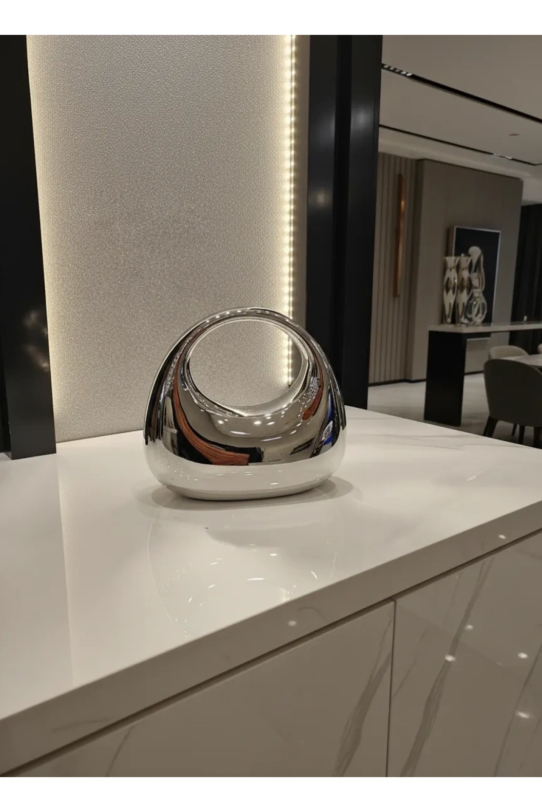 MERİHCE-METALİK KULPLU ÇANTA GÜMÜŞ