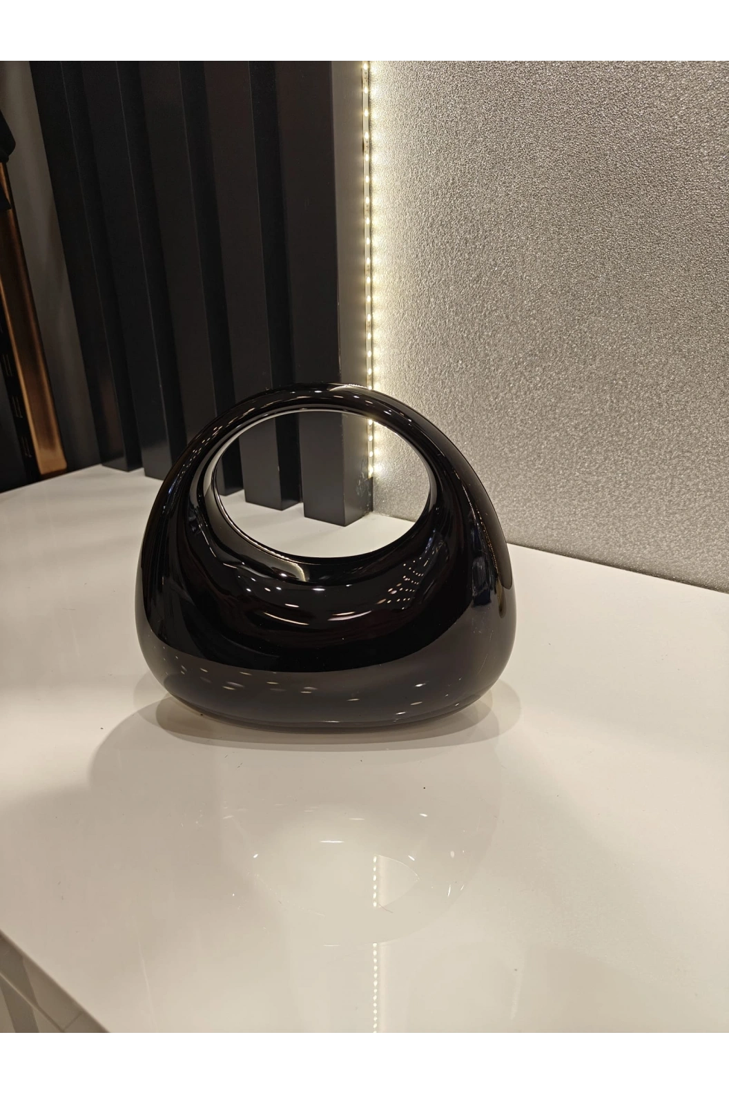 MERİHCE-METALİK KULPLU ÇANTA SİYAH