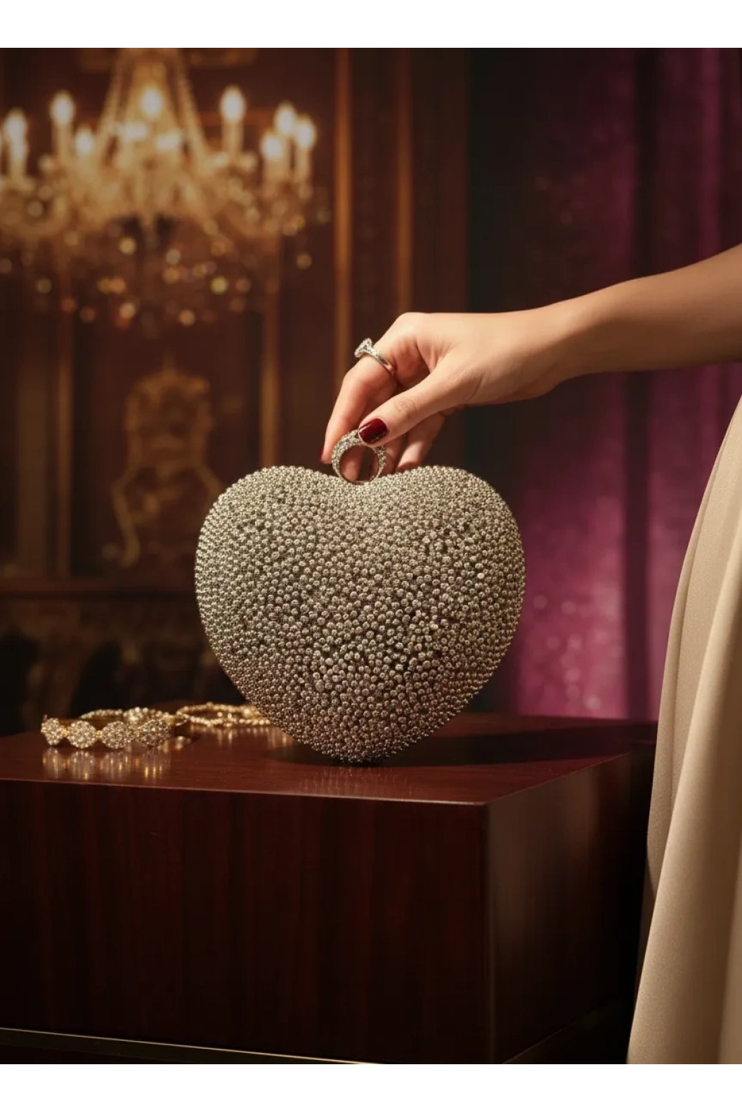 MERİHCE-KALPLİ ABİYE ÇANTA GÜMÜŞ