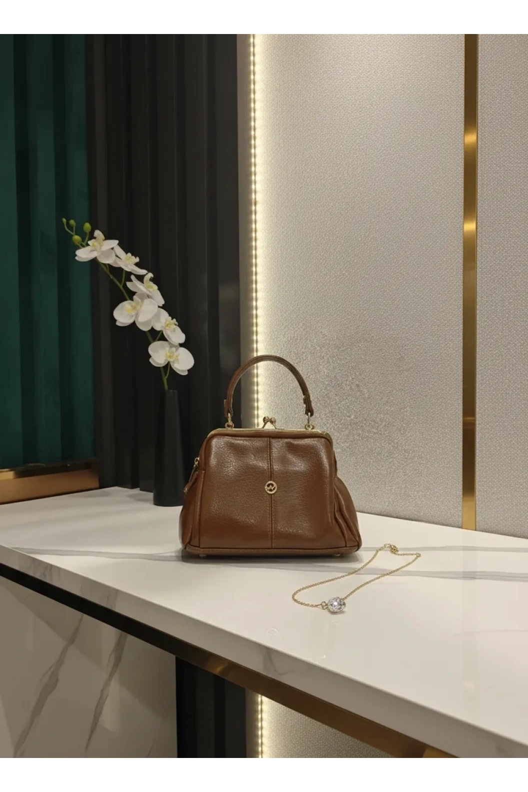 MERİHCE-KLİPSİ TEK KULPLU ÇANTA TABA