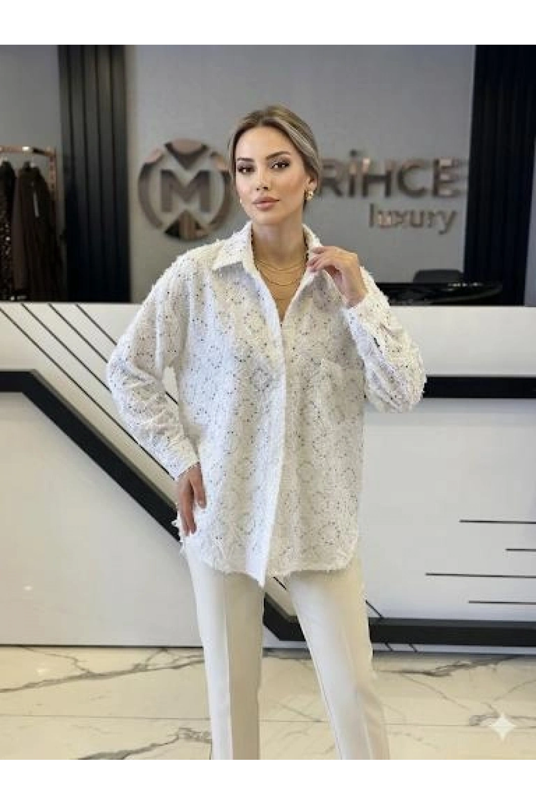 İTHAL-ÖNÜ TAŞ DETAYLI İTHAL GÖMLEK BEYAZ