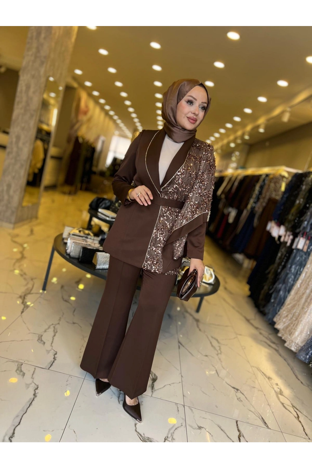 MATEKS-CEKETİ PUL DETAYLI PANTOLONLU TAKIM KAHVE