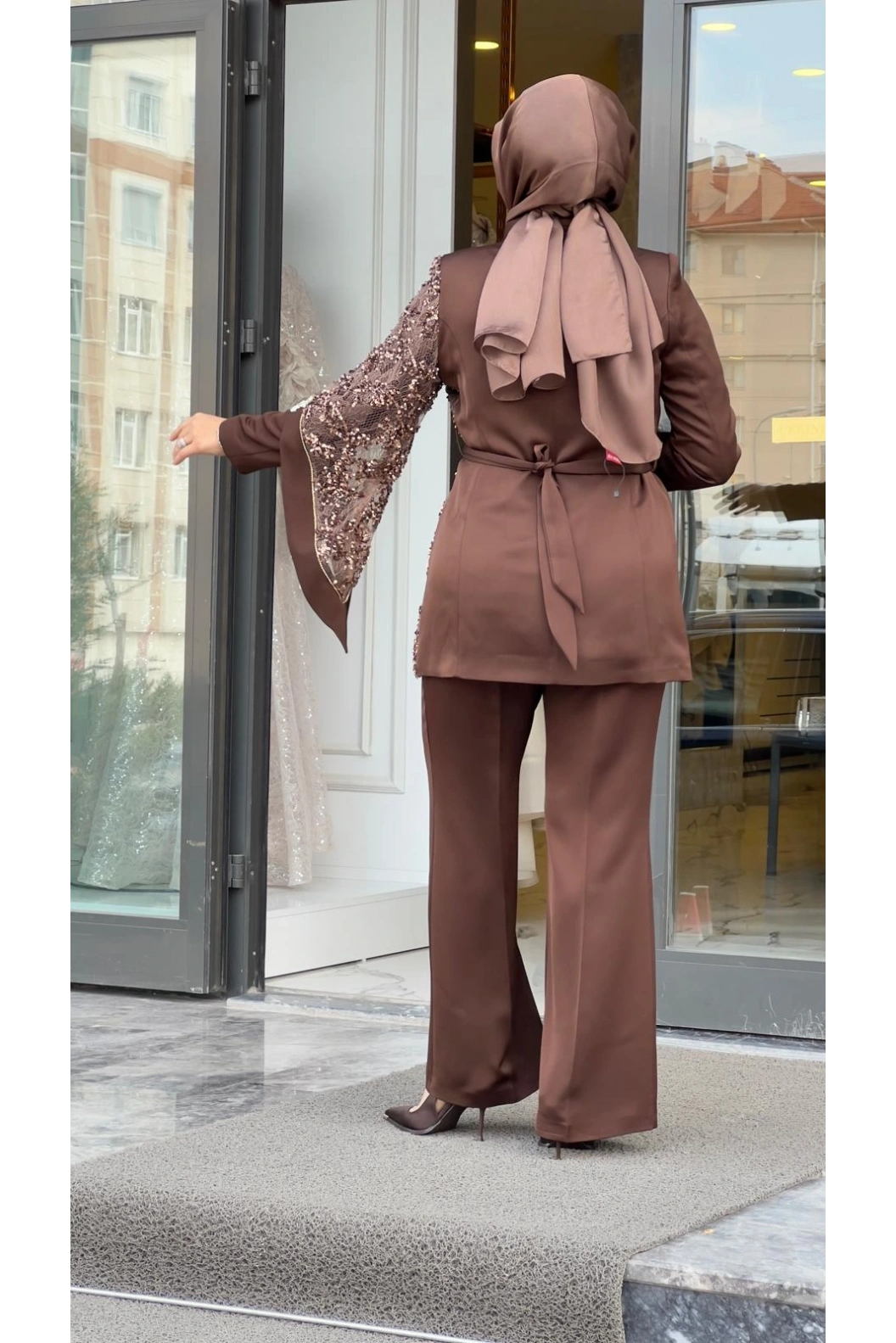 MATEKS-CEKETİ PUL DETAYLI PANTOLONLU TAKIM KAHVE