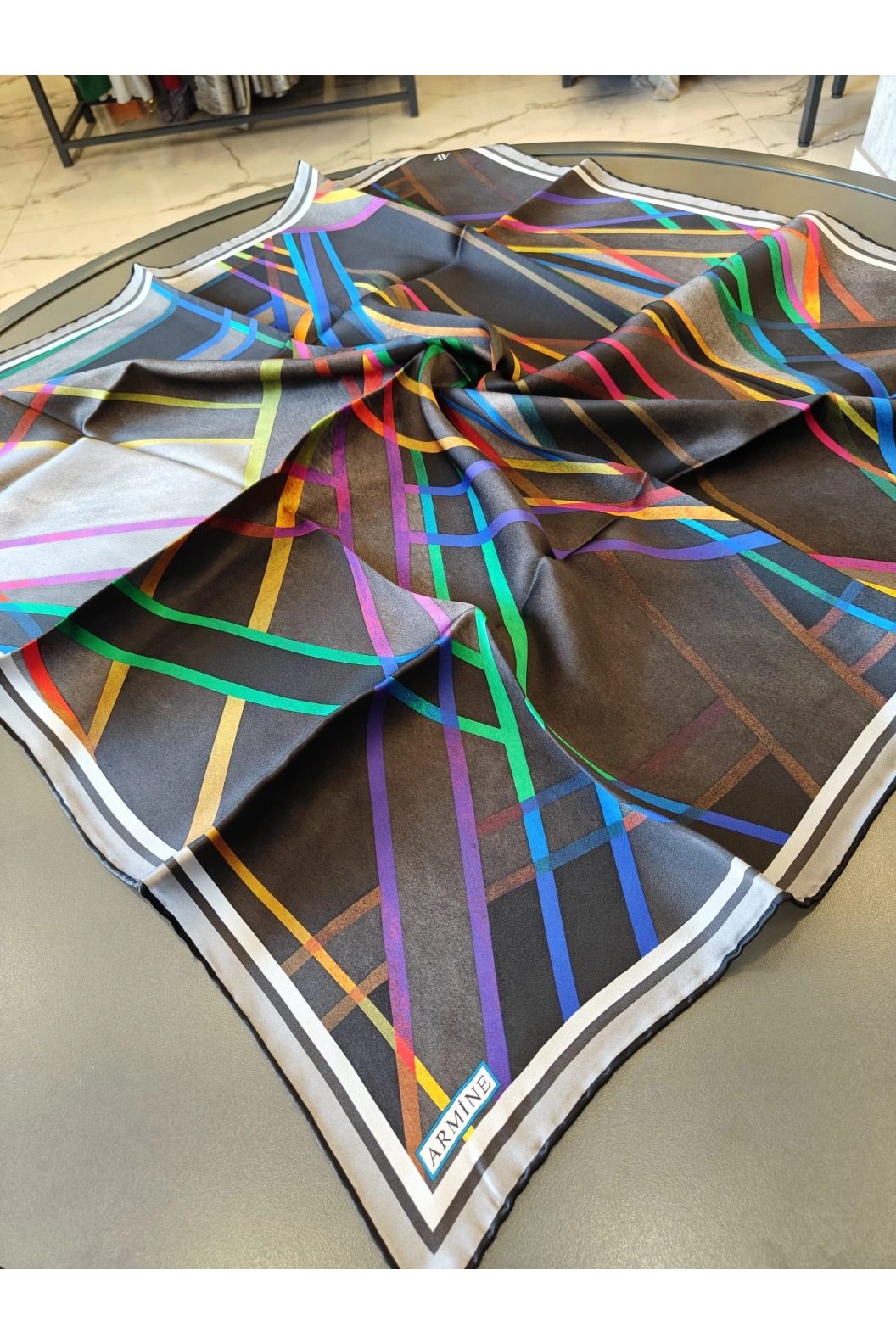 ARMİNE-% 100 İPEK EŞARP SİYAH