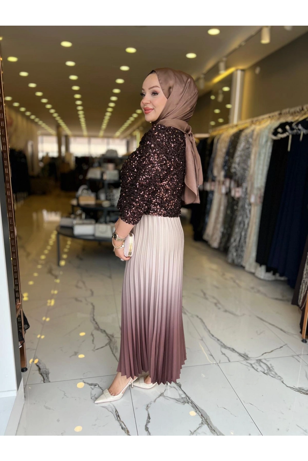 MATEKS-ETEĞİ PLİSELİ PAYETLİ TAKIM KAHVE