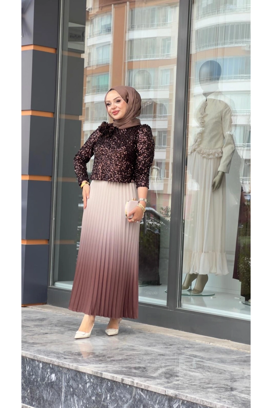 MATEKS-ETEĞİ PLİSELİ PAYETLİ TAKIM KAHVE