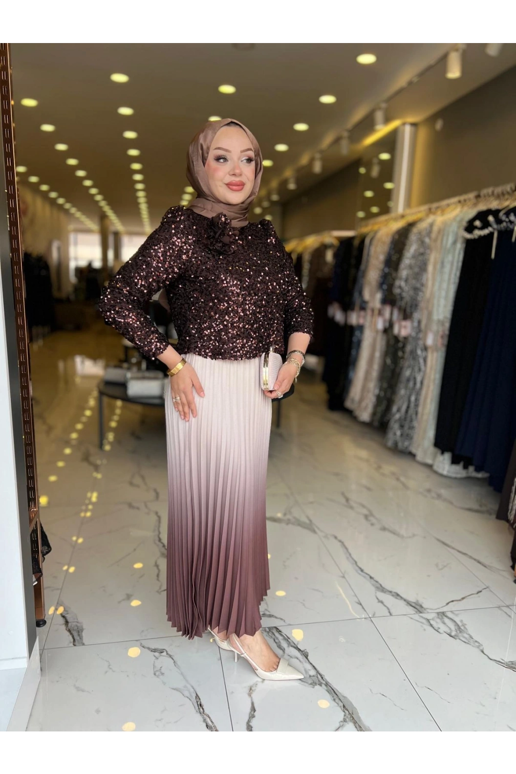 MATEKS-ETEĞİ PLİSELİ PAYETLİ TAKIM KAHVE