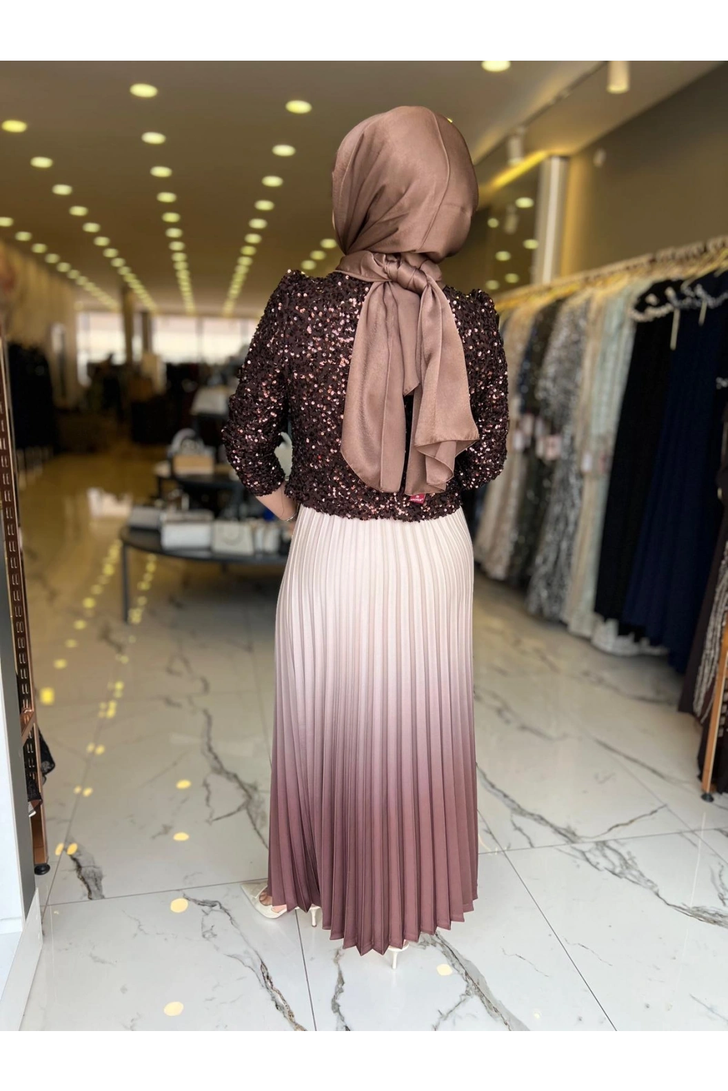 MATEKS-ETEĞİ PLİSELİ PAYETLİ TAKIM KAHVE