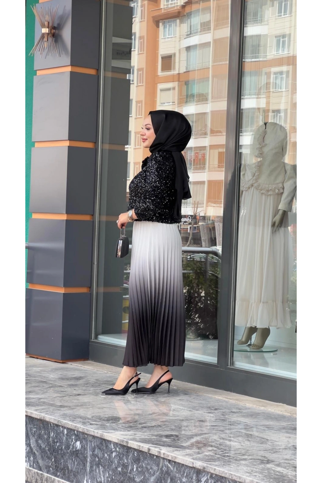 MATEKS-ETEĞİ PLİSELİ PAYETLİ TAKIM SİYAH