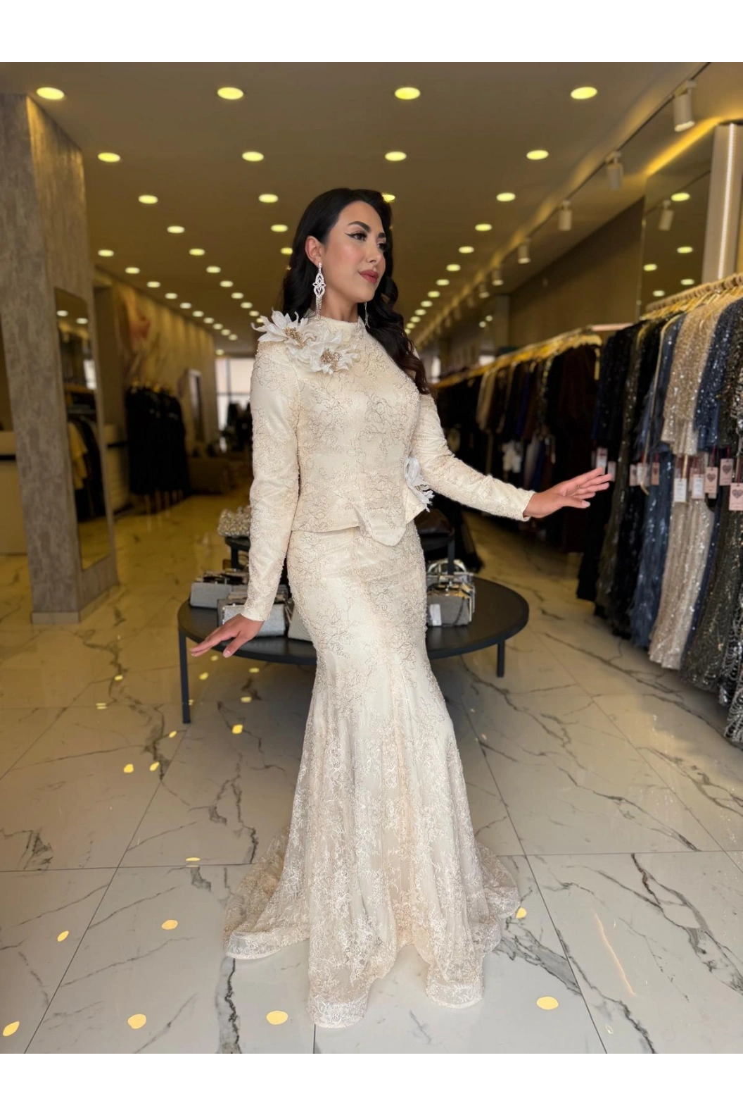 GAMZE ÖZKUL-GÜL DETAYLI ABİYE ELBİSE BEJ