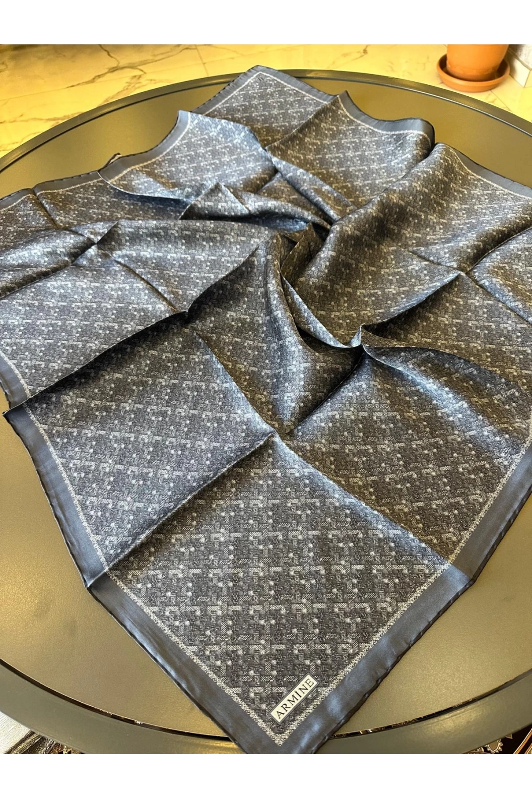 ARMİNE-%100 İPEK EŞARP İNDİGO