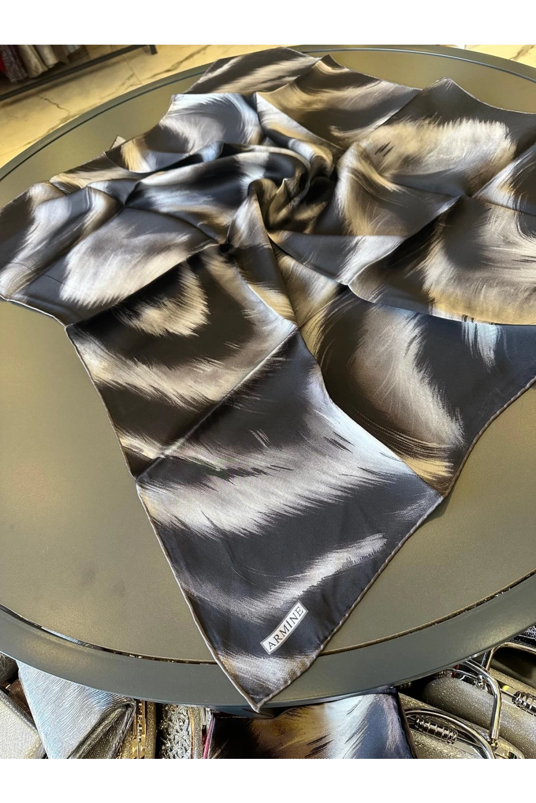 ARMİNE-%100 İPEK EŞARP SİYAH