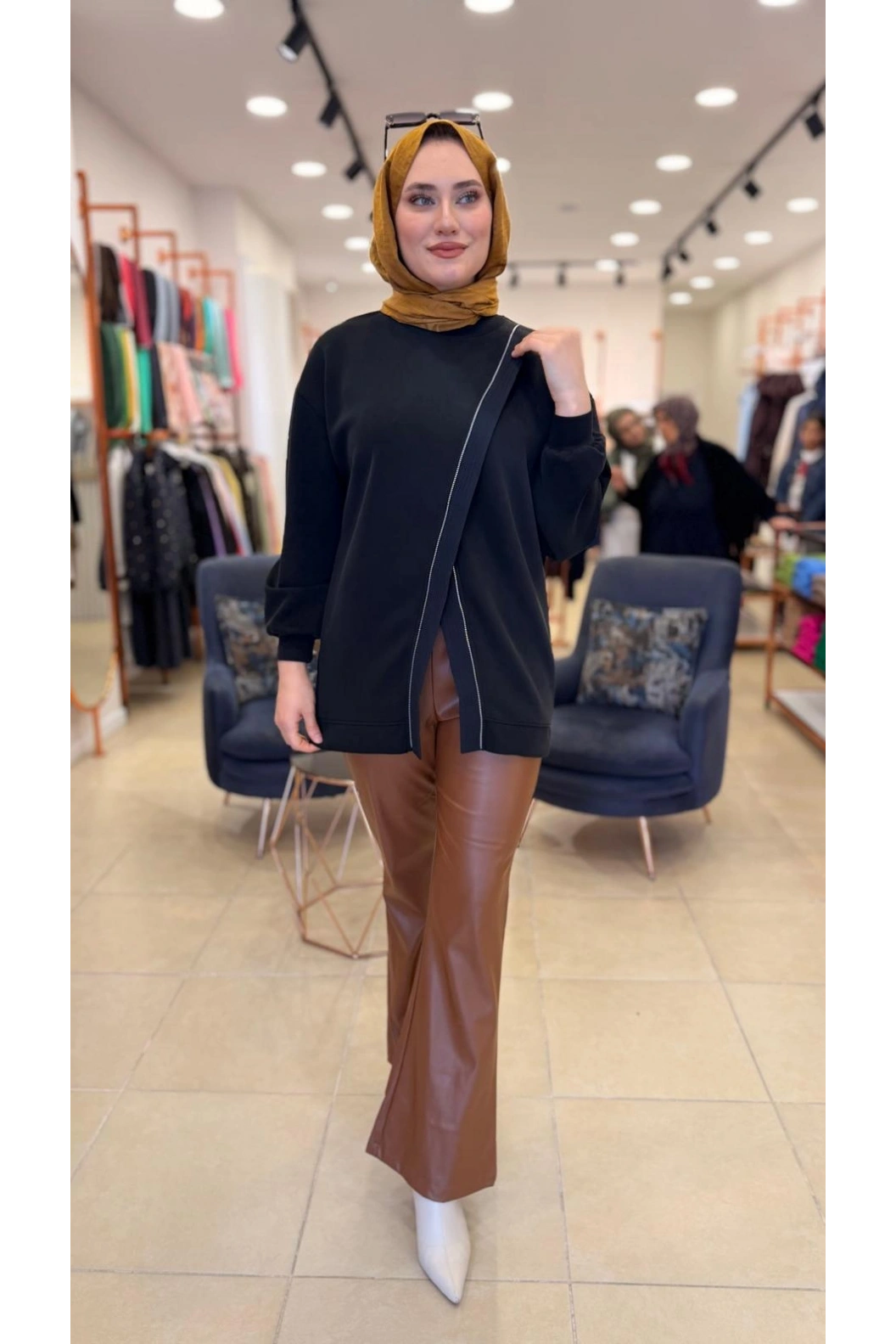 AYNAZ-YIRTMAÇ DETAY TUNİK SİYAH