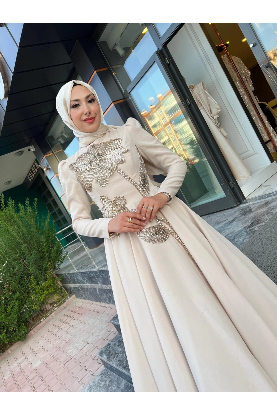 FERİHA SARIOĞLU-KABARIK TAŞLI ELBİSE BEJ