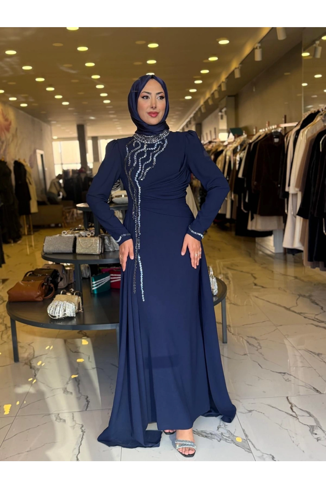 FERİHA SARIOĞLU-KÜBRA ABİYE LACİVERT