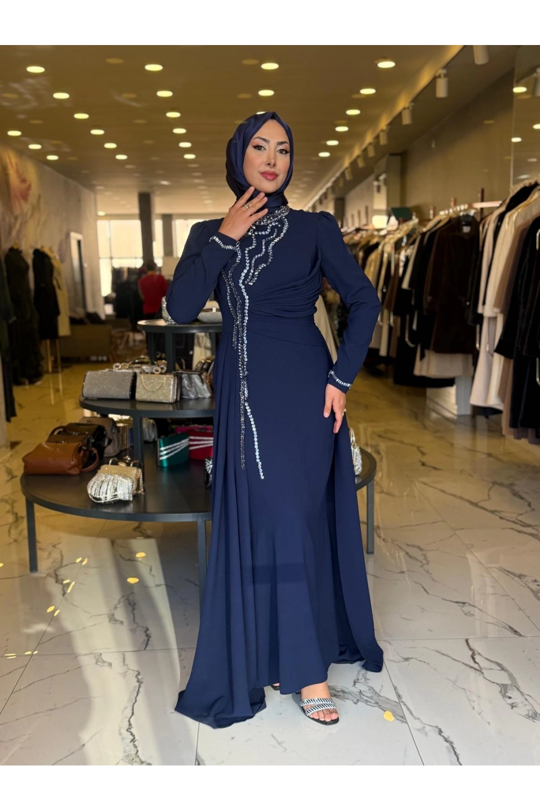 FERİHA SARIOĞLU-KÜBRA ABİYE LACİVERT